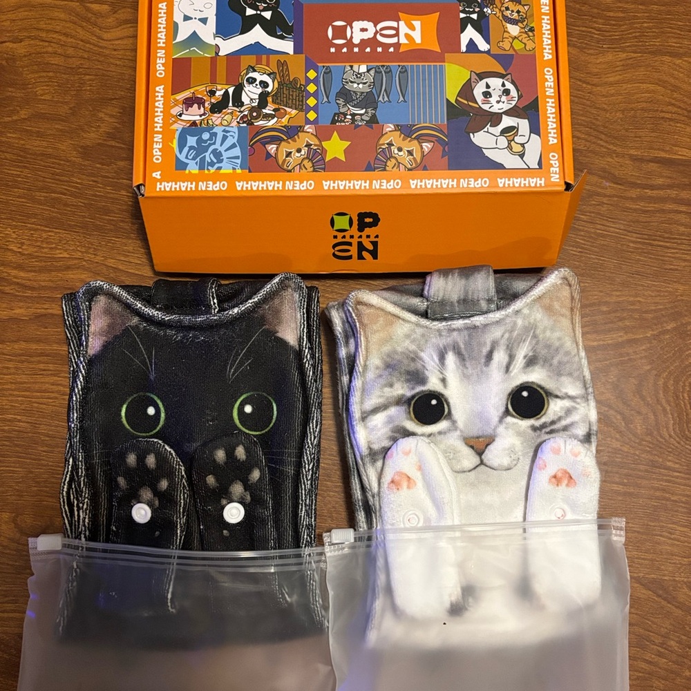 Plush Cat Design Oven Mitts